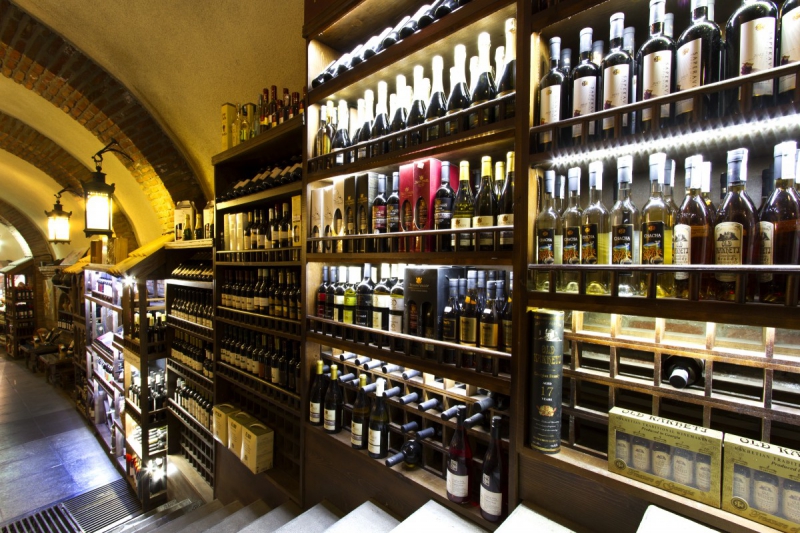 bar-ST JULIEN-min_world_street_travel_shop_canon_georgia_wine_bottles-429767